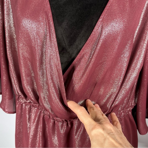 Torrid Shimmering Red Blouse Rose Short Flutter Sleeve Peplum V-Neck Lightweight - Picture 11 of 13